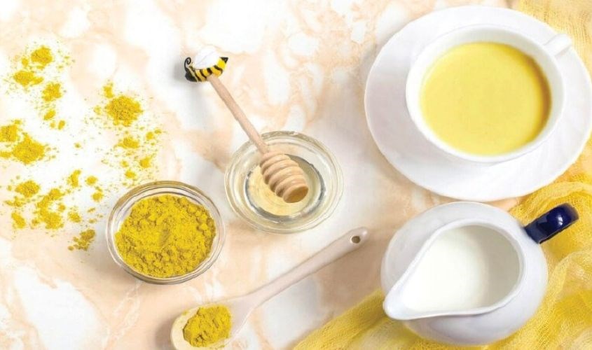 Mặt nạ nghệ sữa hạnh nhân có thể hỗ trợ làm mờ thâm quầng và nếp nhăn