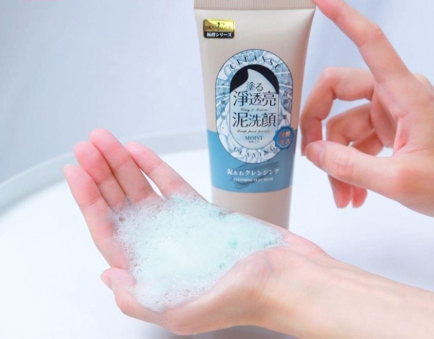 Bạn nên tạo bọt trước khi dùng sữa rửa mặt SexyLook Hyaluronic Acid Moisturizing 150g