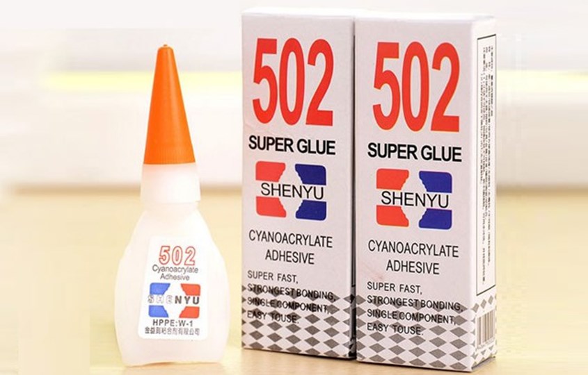 Dùng keo 502 để khắc phục khung nhựa bị gãy nhanh chóng