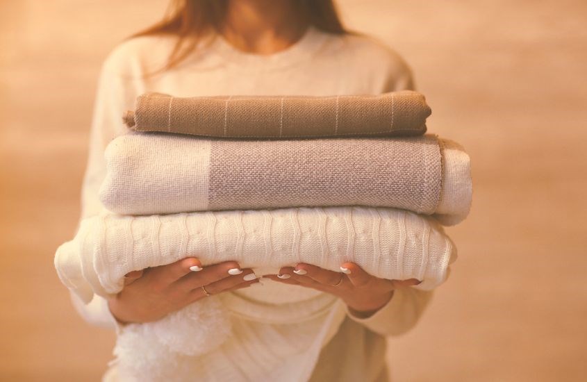 Cách chữa vết cháy bàn ủi trên chất liệu quần áo vải dày