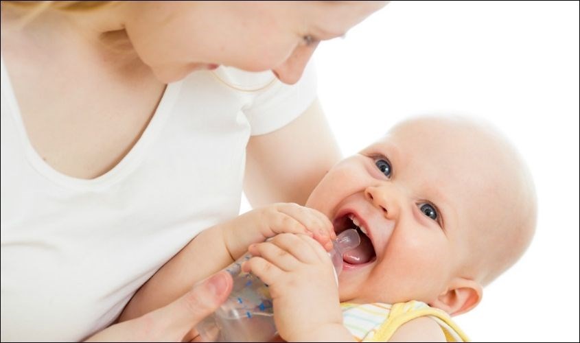 Không phản ứng tiêu cực với con