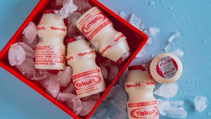 Sữa chua uống Yakult bao nhiêu calo? Uống có giảm cân không?