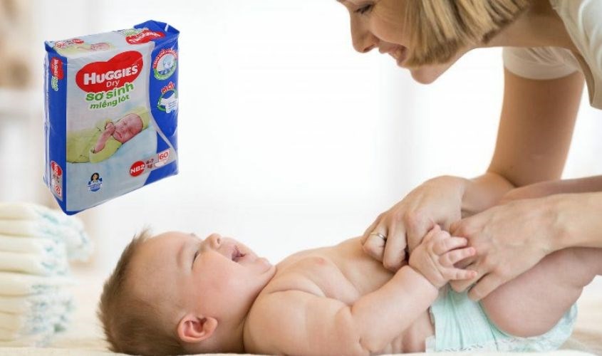 Tã lót Huggies size NB2 60 miếng (4 - 7 kg)