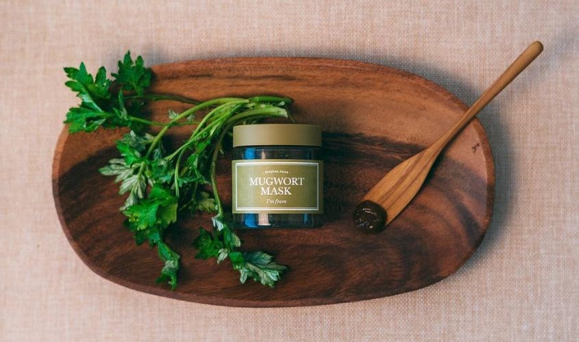 Có kết cấu dạng gel đậm đặc bám sát vào bề mặt da