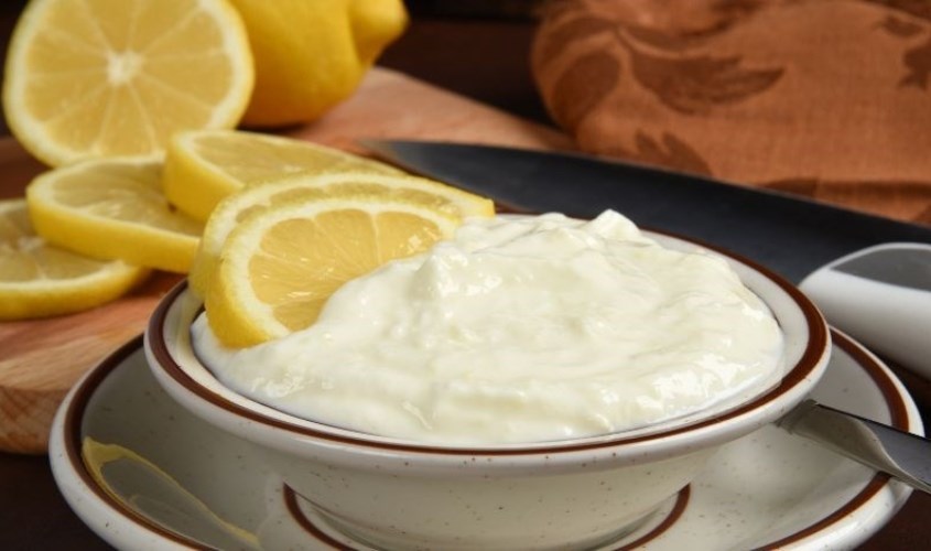 Mặt nạ trị mụn bằng sữa chua và chanh