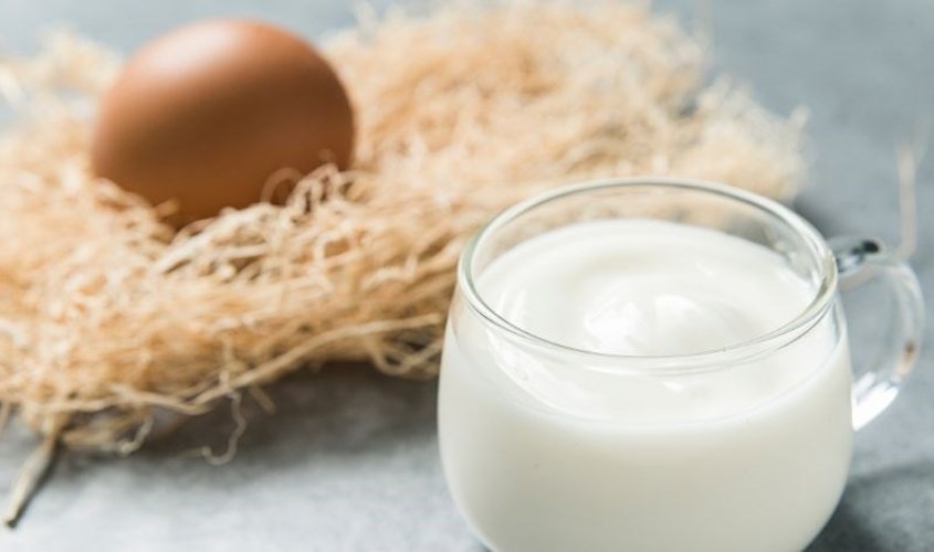 Mặt nạ sữa chua trị mụn và vết thâm với lòng trắng trứng gà