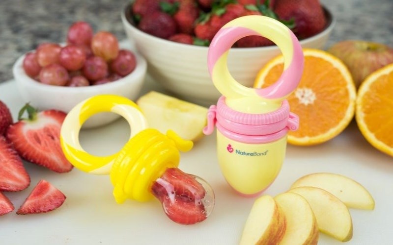 Túi nhai ăn dặm giúp bé dễ dàng cầm nắm thức ăn mềm
