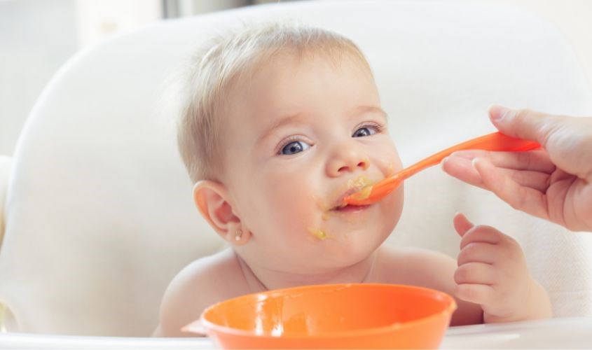 Dùng yến mạch cho bé trong giai đoạn ăn dặm rất tốt