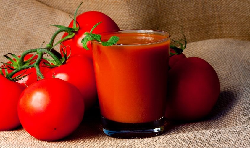 Uống nước ép cà chua buổi tối tốt cho hệ tiêu hóa 