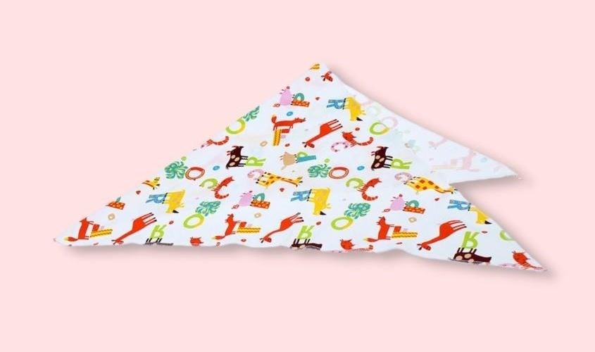 Gấp tã thành hình tam giác