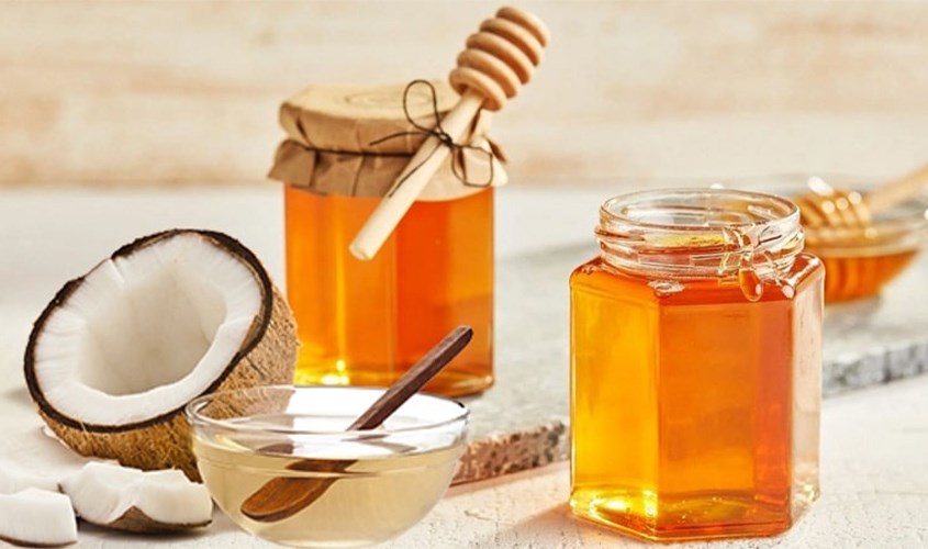 Công thức trị mụn bằng mật ong với dầu dừa