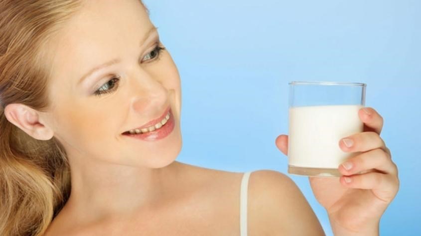 Sử dụng sữa ẩm giúp mẹ có thể thư giãn giảm cảm giác đau buốt ở ngực. 
