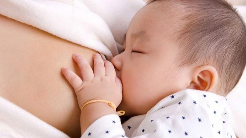 Máy hút sữa không thể nào thay thế được một đứa trẻ với bản năng bú sữa trời sinh