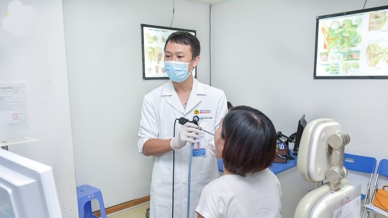 Cần đến gặp bác sĩ để được thăm khám và điều trị viêm xoang