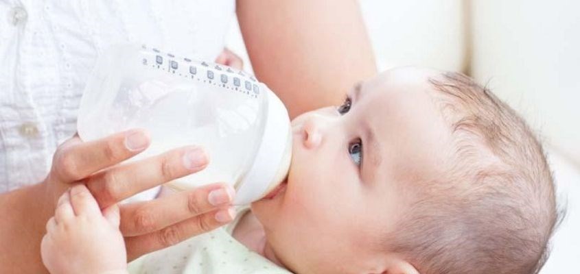 Thời gian bú sữa của trẻ quá ngắn hoặc quá dài