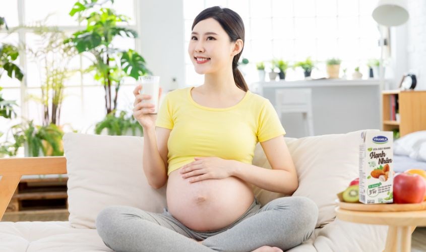 3 tháng đầu thai kỳ là thời gian tốt nhất để uống sữa hạnh nhân