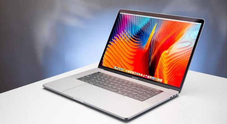 MacBook Pro 2017 được Apple trang bị chip Intel thế hệ 7 nên hiệu năng khá mượt mà