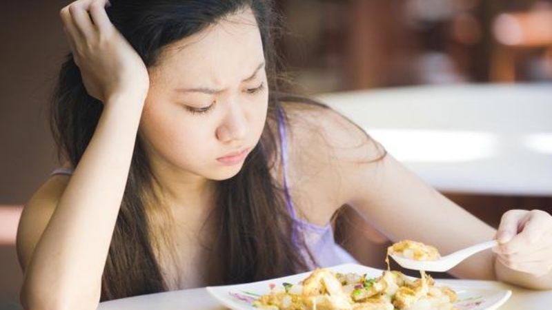 Mệt mỏi, chán ăn là những triệu chứng tiêu hóa thường gặp ở giai đoạn đầu