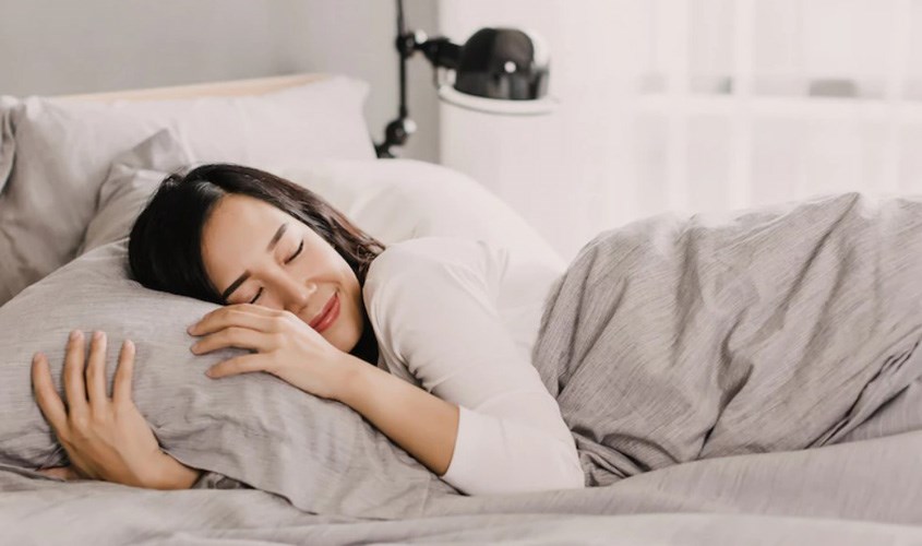 Dùng sữa ong chúa vào buổi tối trước khi đi ngủ sẽ cho bạn giấc ngủ ngon và tràn đầy năng lượng vào sáng hôm sau 