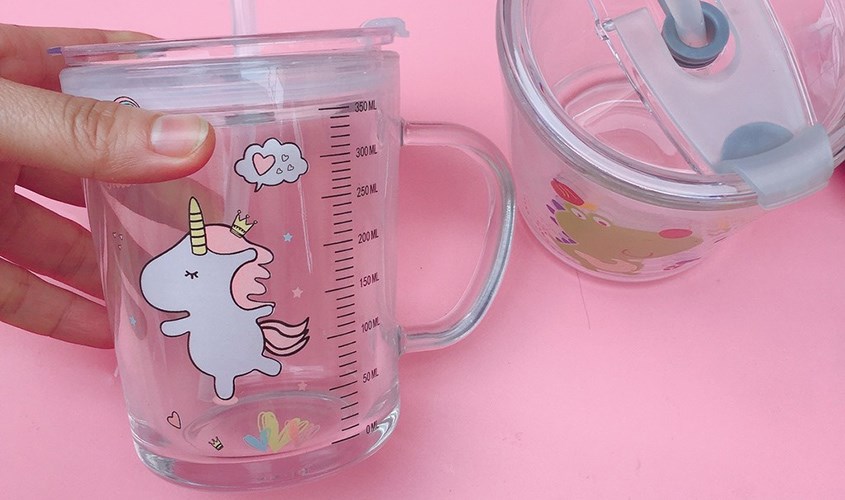 Dùng cốc có chia vạch để thuận tiện hơn khi pha