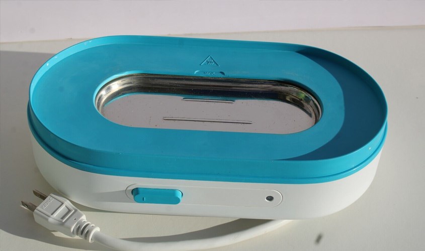 Sau khi sử dụng xong nên đổ hết nước trong khay chứa nước để tránh làm ố vàng