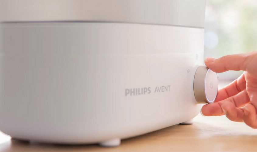 Khởi động và chạy máy tiệt trùng bình sữa Avent