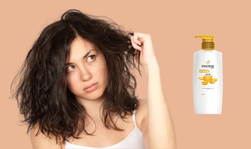 Dầu gội Pantene phục hồi độ ẩm và hạn chế tình trạng khô, xơ