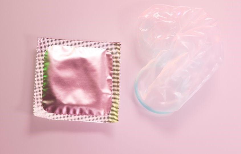 Nhận biết ở bên trong để phân biệt bao cao su thật - giả