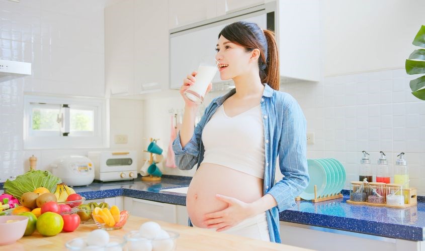 Uống sữa bầu đúng cách