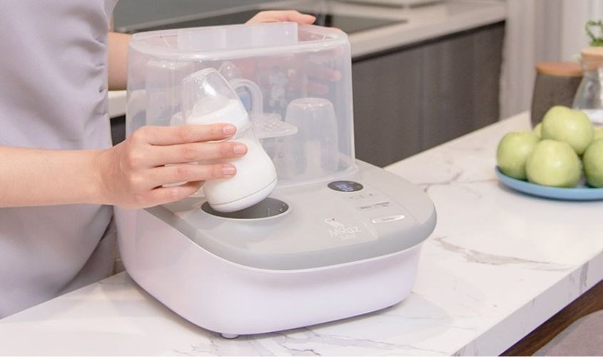 Chức năng khử trùng và sấy khô hoạt động hiệu quả tiết kiệm thời gian cho mẹ