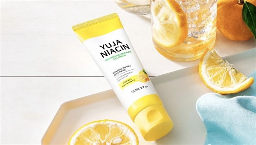 Gel dưỡng ẩm làm sáng da chiết xuất Quýt Yuja Some By Mi Niacin Brightening Moisture 100 ml