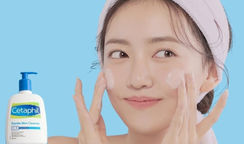 Dùng Cetaphil để rửa mặt 