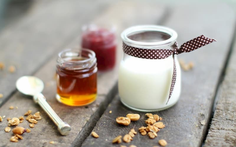 Tẩy tế bào chết bằng mật ong và sữa chua