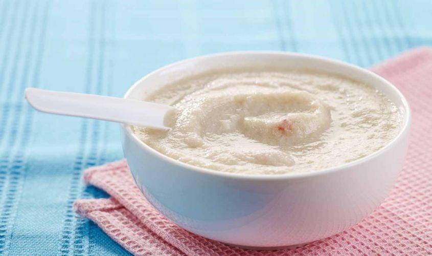 Lý do pha bột ăn dặm bị vón cục Lý do pha bột ăn dặm bị vón cục