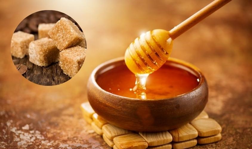 Mật ong và đường nâu trị mụn hiệu quả