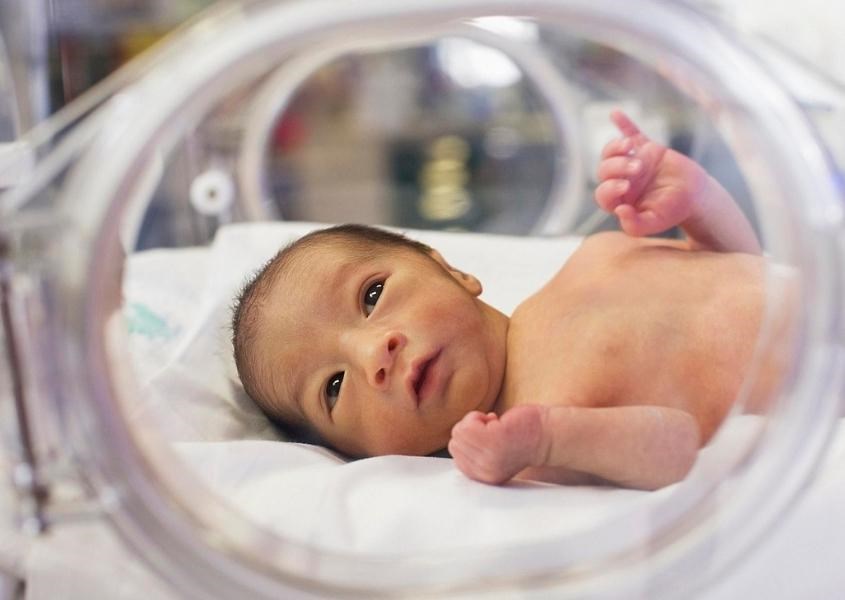 Cân nặng trung bình của một đứa trẻ sinh non khoảng 2,26kg. Nguồn từ Verrywell Family