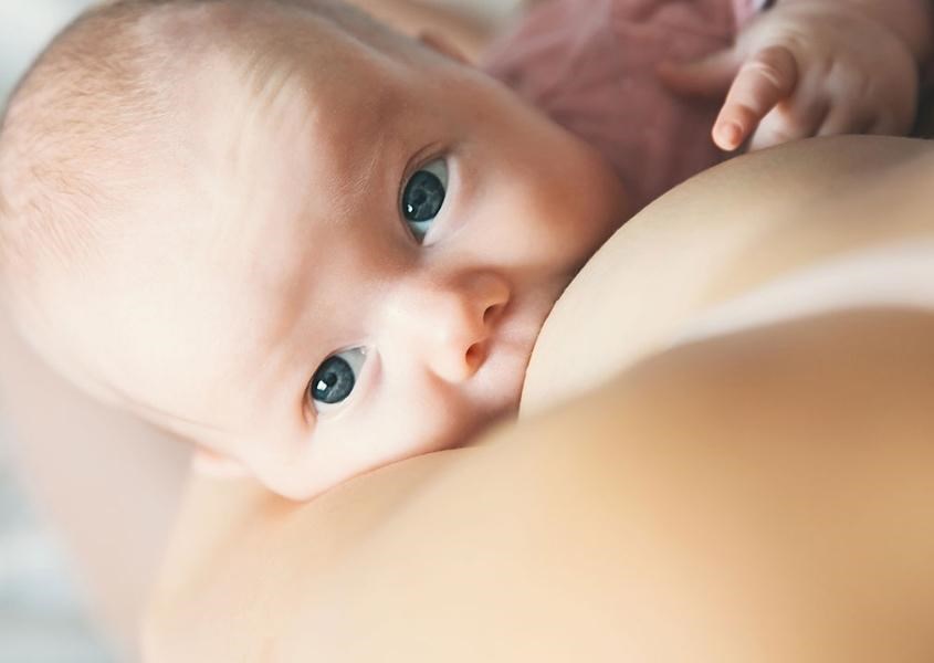 Trẻ sinh non muộn (đạt 34-37 tuần tuổi) vẫn có khả năng bú mẹ. Nguồn từ Raising Children Network