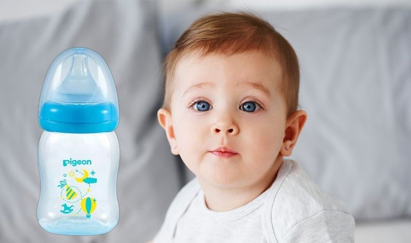 Bình sữa nhựa PP Pigeon Plus cổ rộng 160 ml màu xanh