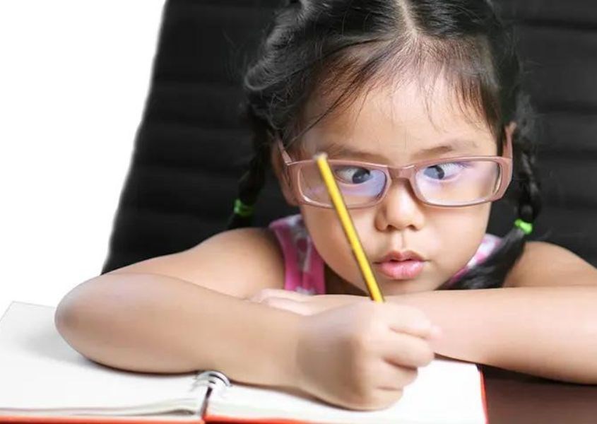 Lác điều tiết - một biến thể của chứng lác trong. Nguồn từ Shutterstock