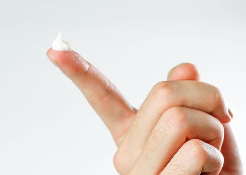 Sử dụng các loại kem dưỡng dành riêng cho trẻ sơ sinh. Nguồn từ Men’s Health