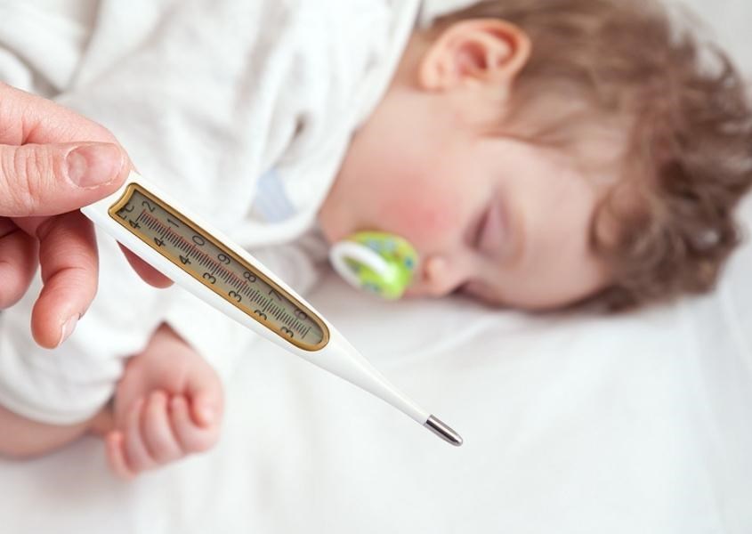 Nếu trẻ bị sốt, hôn mê, cần đưa trẻ tới gặp bác sĩ. Nguồn từ SAID Support