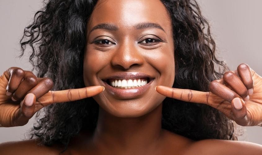 Kem đánh răng Sensodyne hỗ trợ làm trắng men răng một cách tự nhiên