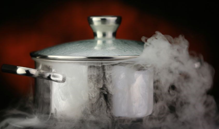 Đậy nắp nồi lại 