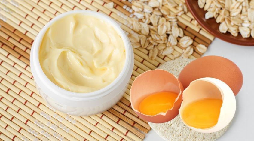 Mạt nạ bột yến mạch và trứng gà giúp làm trắng sáng da
