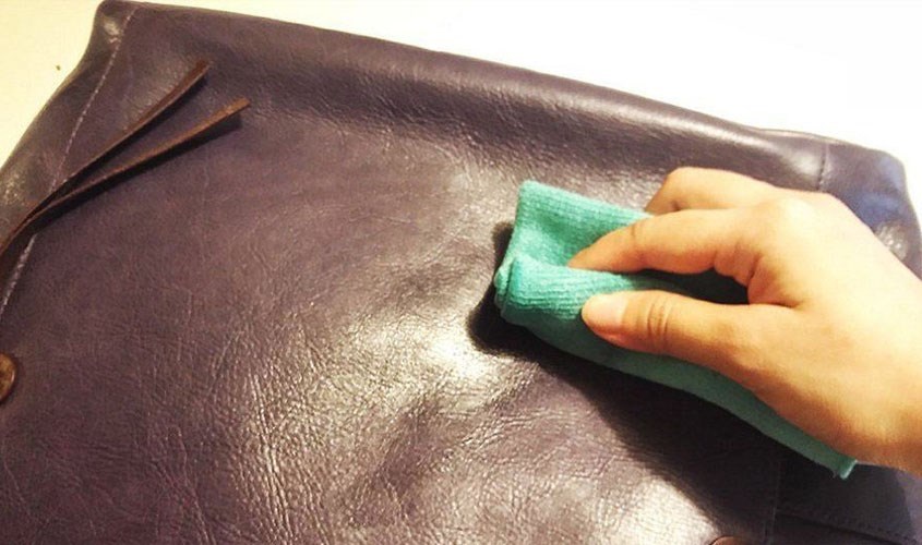 Sữa tươi bị chua giúp đánh bóng đồ da