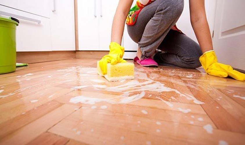 Tận dụng sữa tươi bị chua làm sạch sàn và đồ nội thất