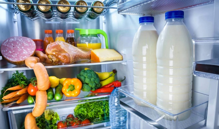 Để sữa được bảo quản tốt, bạn nên cất sữa ở ngăn mát tủ lạnh