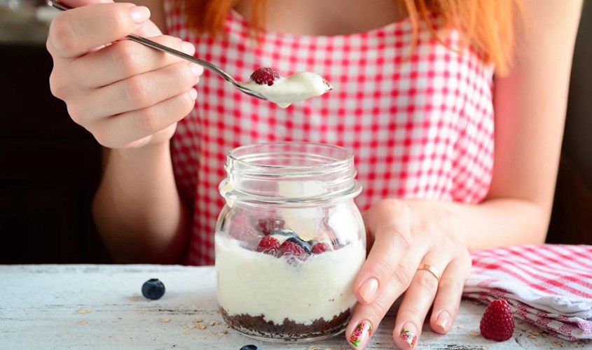 Làm ngay sữa chua hoa quả thơm ngon cho cả nhà