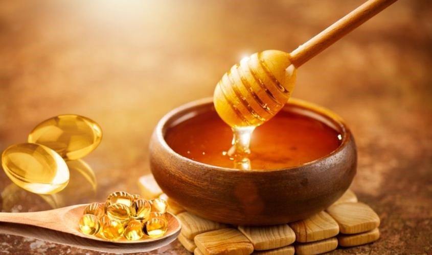 Mật ong và Vitamin E dưỡng môi