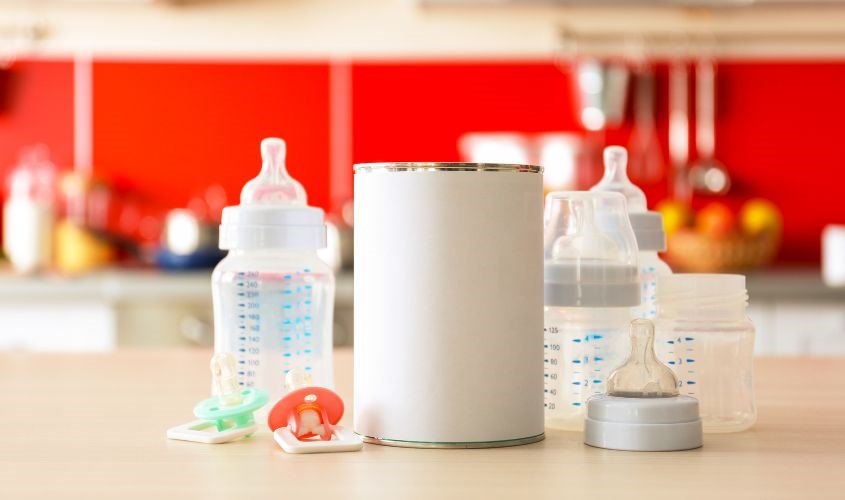 Sau khi pha lon sữa nên được đậy nắp kín